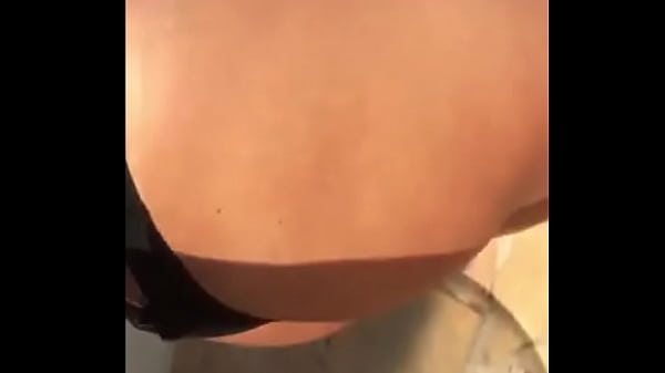 Amadora coroa da um show dando para o seu marido