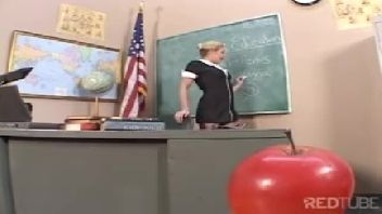 Professora madura dando a buceta para o seu aluno tarado e com tesão