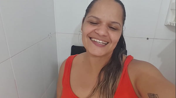 Sexo amador com prima safada de quatro dando para o seu primo