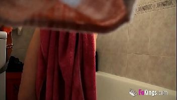 Videos eroticos coroa safada se masturbando no banho