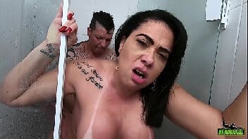 Bastidores porno Soraya Carioca fazendo sexo em baixo do chuveiro