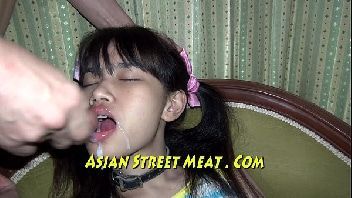 Só anal com novinha asiatica da buceta peluda que geme gostoso