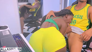 Fragas reais brasileira rabuda fazendo porno completo