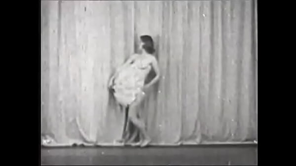 Morenas nua mostrando seu corpo gostoso