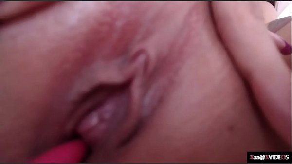 Webcam porn ninfetinha se masturbando com vibrador