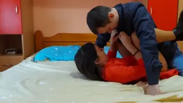 Novinha arrombada socando piroca com gemido de vadia