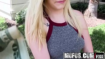 Loira do xramester esfomeada manda sentar na pica com vontade