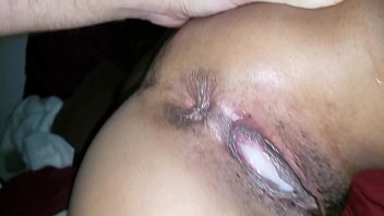 Levou gozada no cu a ponto de gritar de tesão no anal